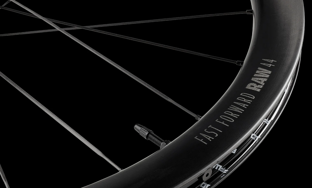 FFWD RAW 44 Wielset Logo op velg
