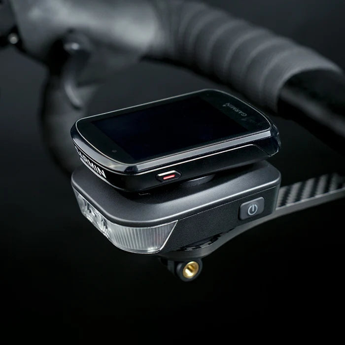Ravemen FR500 onder Garmin fietscomputer gemonteerd